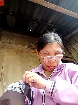 bella-la online show from October 2025 05:39:02 AM