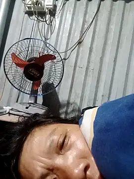 bella-la online show from November 2025 09:48:01 PM