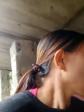 bella-la online show from November 2025 09:30:01 AM