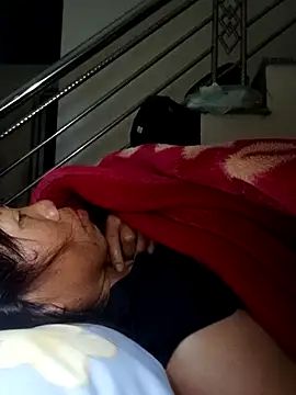 bella-la online show from December 2025 10:35:02 PM