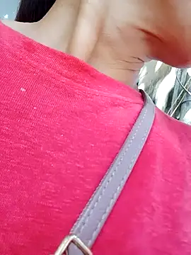 bella-la online show from November 2025 06:18:02 AM