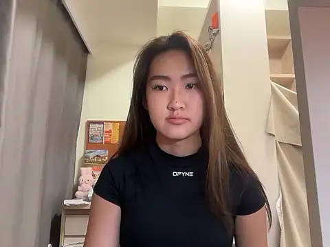 AlishaCheng online show from December 2025 01:36:01 PM