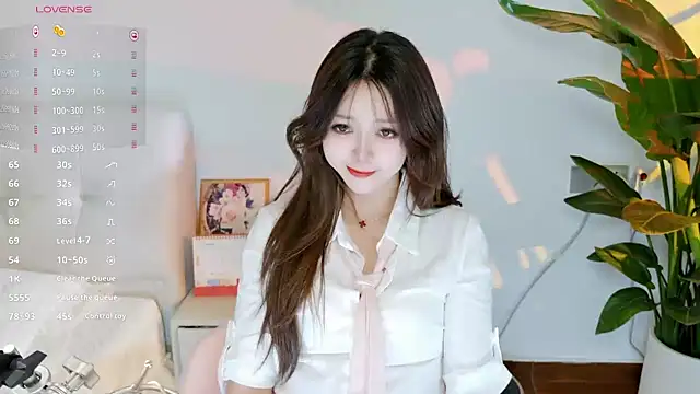 Yiluo95 online show from June 2026 04:38:01 PM