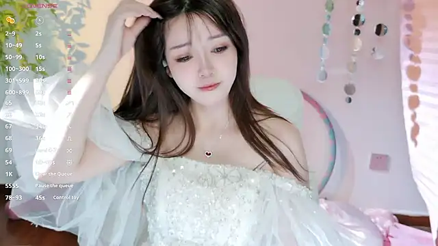 Yiluo95 online show from May 2026 01:18:02 PM