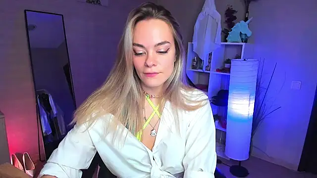 Snapshot of Isabella_Lure chatting on November 2025 08:29:02 AM Isabella Lure online show from November 2025 08:29:02 AM