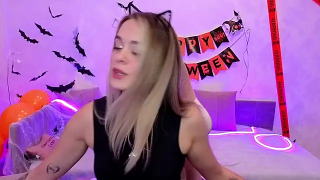 Snapshot of Isabella_Lure chatting on November 2025 08:40:01 AM Isabella Lure online show from November 2025 08:40:01 AM