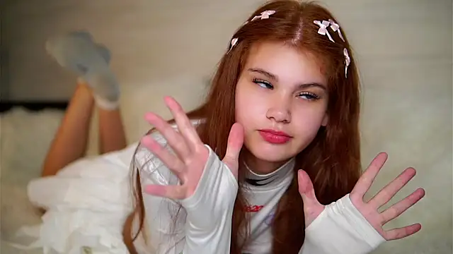 YettaCalabria online show from November 2025 11:33:02 AM