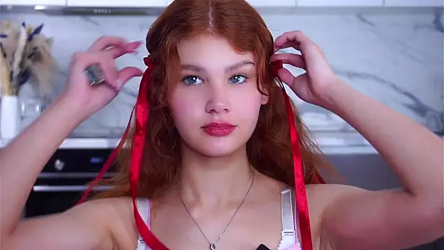 YettaCalabria online show from December 2025 12:09:02 PM