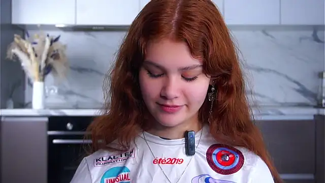 YettaCalabria online show from December 2025 11:25:02 AM