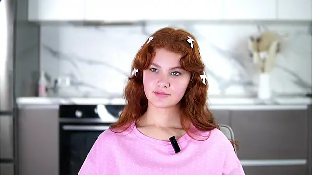 YettaCalabria online show from November 2025 12:41:01 PM