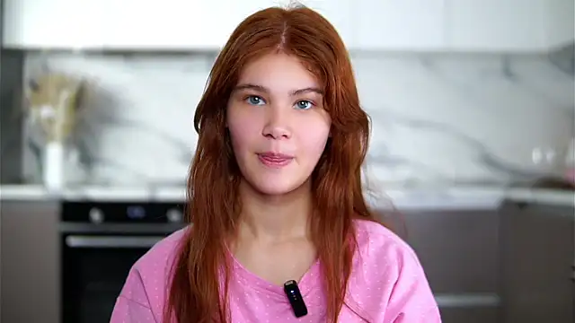 YettaCalabria online show from December 2025 01:24:02 PM