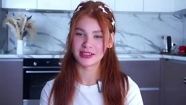 YettaCalabria online show from December 2025 11:34:02 AM