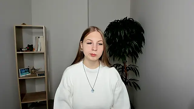 Snapshot of SuziGroody chatting on October 2025 05:50:01 AM SuziGroody online show from October 2025 05:50:01 AM