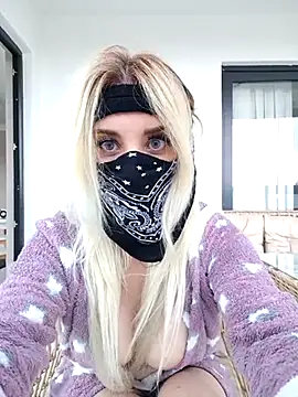 Snapshot of Sweet_xxBuse chatting on January 2026 10:18:01 AM Sweet xxBuse online show from January 2026 10:18:01 AM