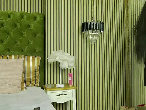 MiaJenner online show from November 2025 06:06:02 AM