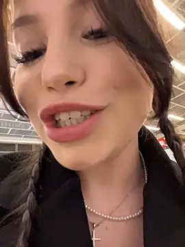 Snapshot of Kissy_Moon chatting on November 2025 03:05:02 PM Kissy Moon online show from November 2025 03:05:02 PM