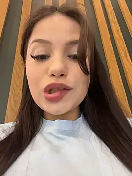 Snapshot of Kissy_Moon chatting on November 2025 03:16:02 PM Kissy Moon online show from November 2025 03:16:02 PM