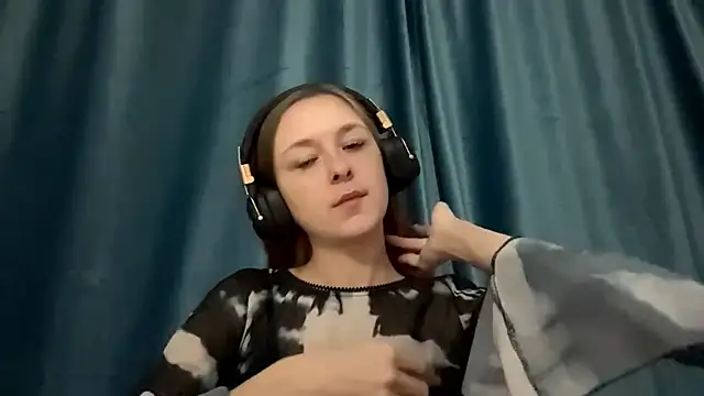 HOTBellakle online show from November 2025 03:11:02 PM