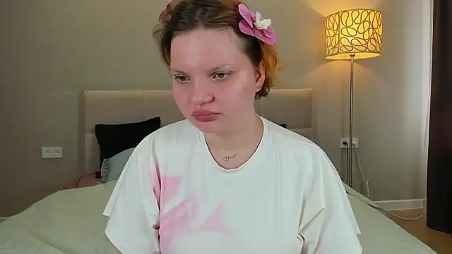 Snapshot of babyyullii chatting on June 2026 01:47:01 AM babyyullii online show from June 2026 01:47:01 AM