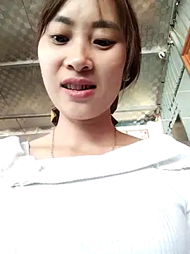 Snapshot of Em_xinh01 chatting on November 2025 05:08:01 AM Em xinh01 online show from November 2025 05:08:01 AM