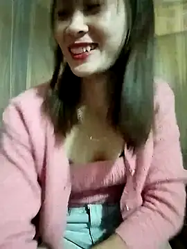 Snapshot of Em_xinh01 chatting on November 2025 12:50:02 PM Em xinh01 online show from November 2025 12:50:02 PM