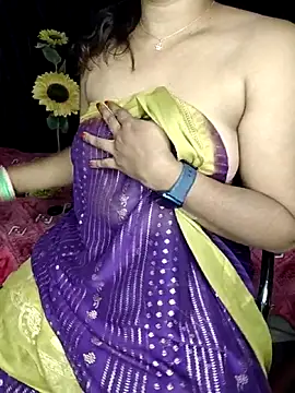 shreyareddy99 online show from February 2026 04:03:02 PM