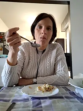 Piediniecollant online show from March 2026 10:50:01 AM