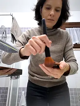 Piediniecollant online show from December 2025 05:43:01 AM