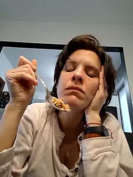 Piediniecollant online show from January 2026 08:09:02 AM