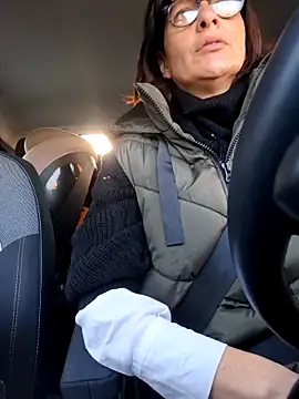 Piediniecollant online show from November 2025 06:52:01 AM