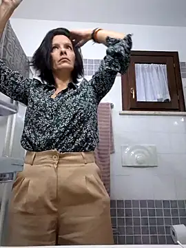 Piediniecollant online show from November 2025 05:45:01 AM