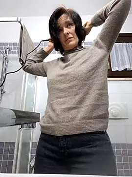 Piediniecollant online show from December 2025 06:16:02 AM