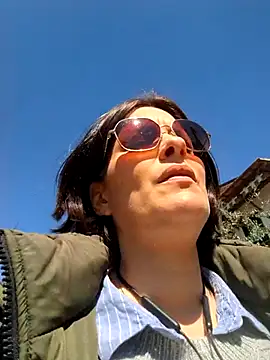 Piediniecollant online show from April 2026 10:17:02 AM