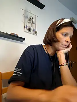 Piediniecollant online show from July 2026 07:26:01 AM