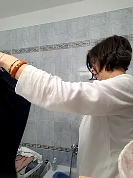 Piediniecollant online show from April 2026 04:52:01 AM