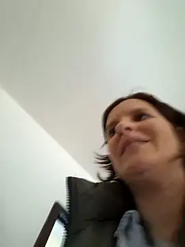 Piediniecollant online show from April 2026 10:11:02 AM