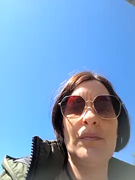 Piediniecollant online show from April 2026 10:17:01 AM