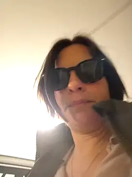 Piediniecollant online show from April 2026 10:07:01 AM