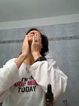 Piediniecollant online show from December 2025 05:40:02 AM