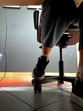 Snapshot of Piediniecollant chatting on November 2025 01:15:01 PM Piediniecollant online show from November 2025 01:15:01 PM