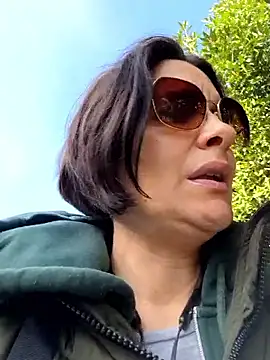 Piediniecollant online show from April 2026 07:04:01 AM