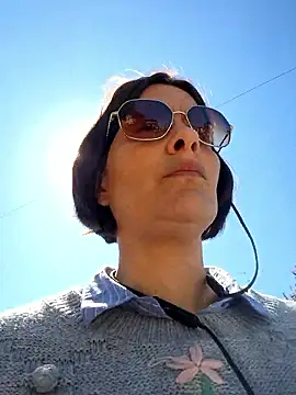 Piediniecollant online show from April 2026 10:21:02 AM