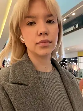 Leila La online show from November 2025 09:14:02 AM