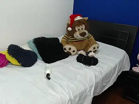 EmmilyConnor online show from December 2025 02:44:01 PM