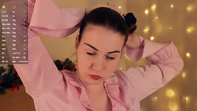 Snapshot of LoreeScialdone chatting on December 2025 09:04:01 PM LoreeScialdone online show from December 2025 09:04:01 PM