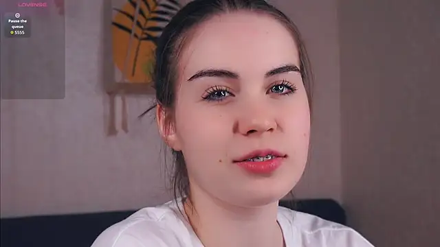 LoreeScialdone online show from November 2025 04:44:01 PM