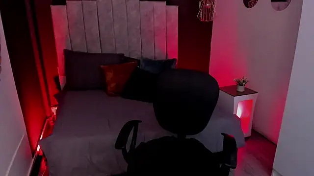 mia jagger online show from April 2026 09:32:02 PM