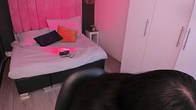 mia jagger online show from March 2026 09:06:01 PM