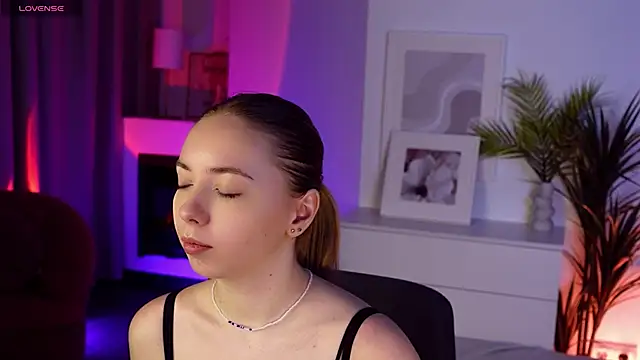 Nora Miller online show from November 2025 06:34:02 AM