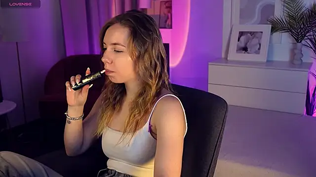 Nora Miller online show from November 2025 05:52:01 AM